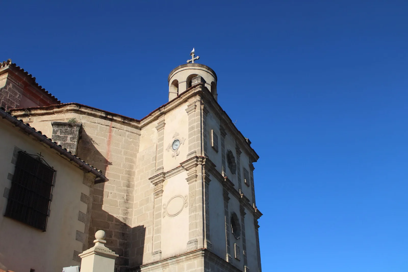 Fachada del templo en Laureles